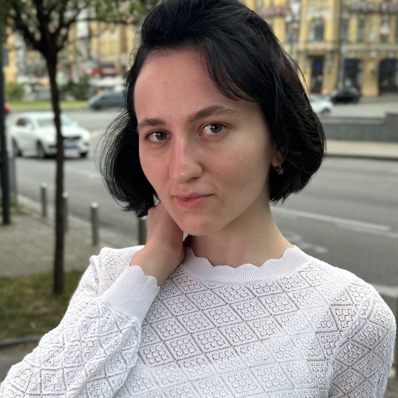 Портрет викладачки Діани — крупним планом.